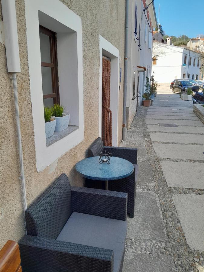 Studio Apartman Nona Angela-Valun Cres Exterior foto
